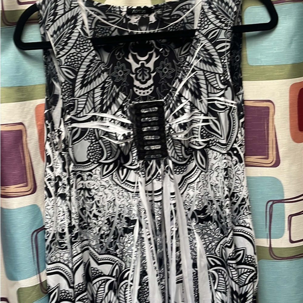 Black and White Patterned Women's Top